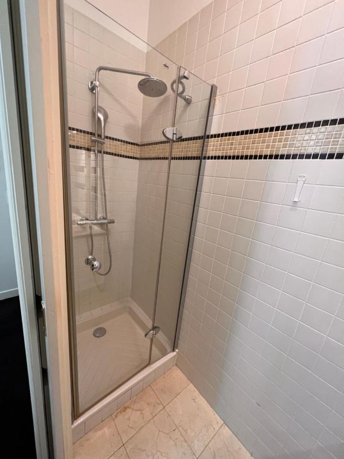 Appartement Champs-Elysees - Hala Париж Екстериор снимка